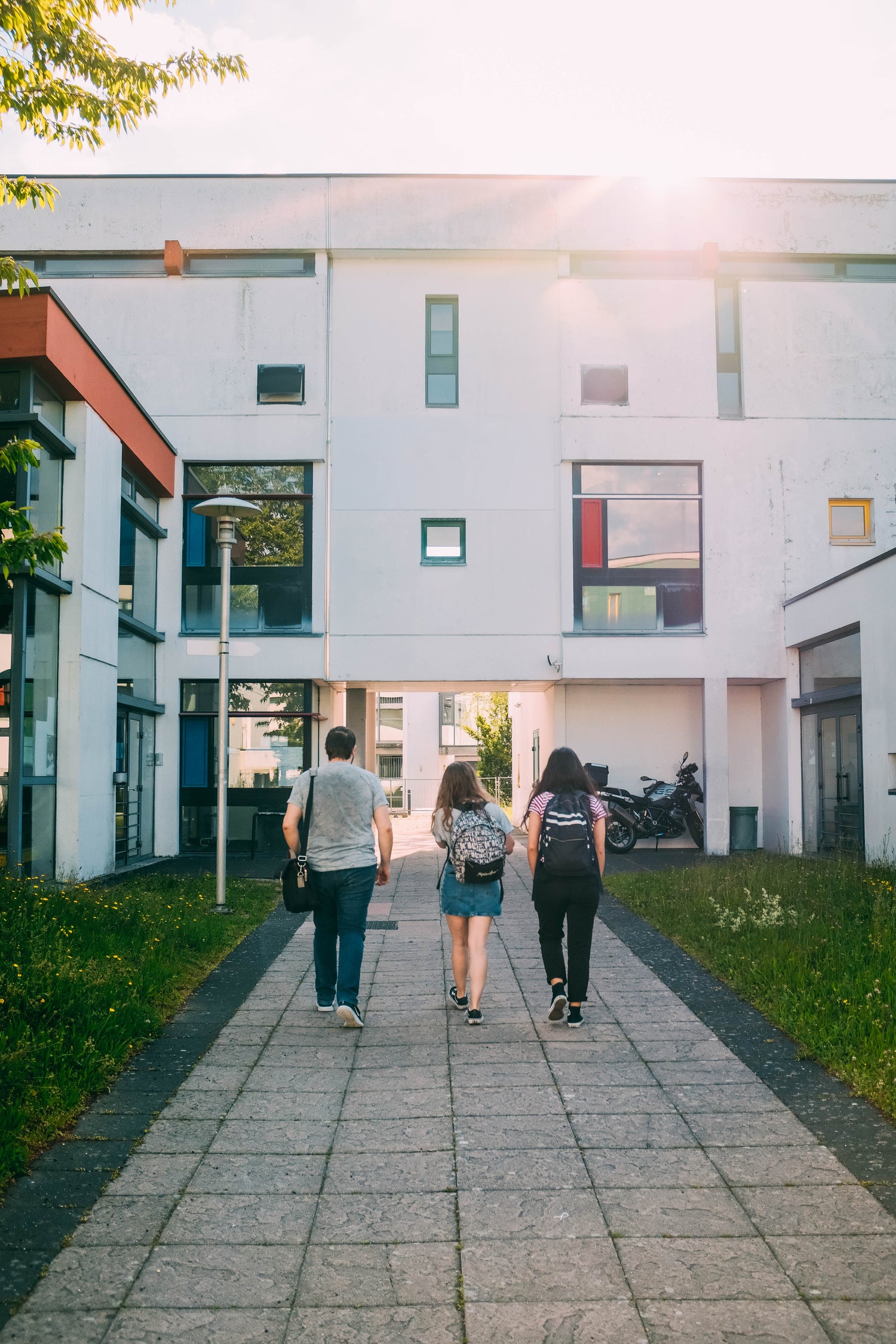 students-head-to-accommodation